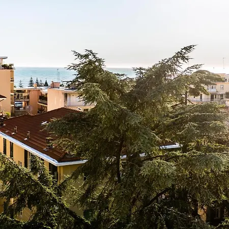 Lägenhet House La Marmora By Holiday World Sanremo